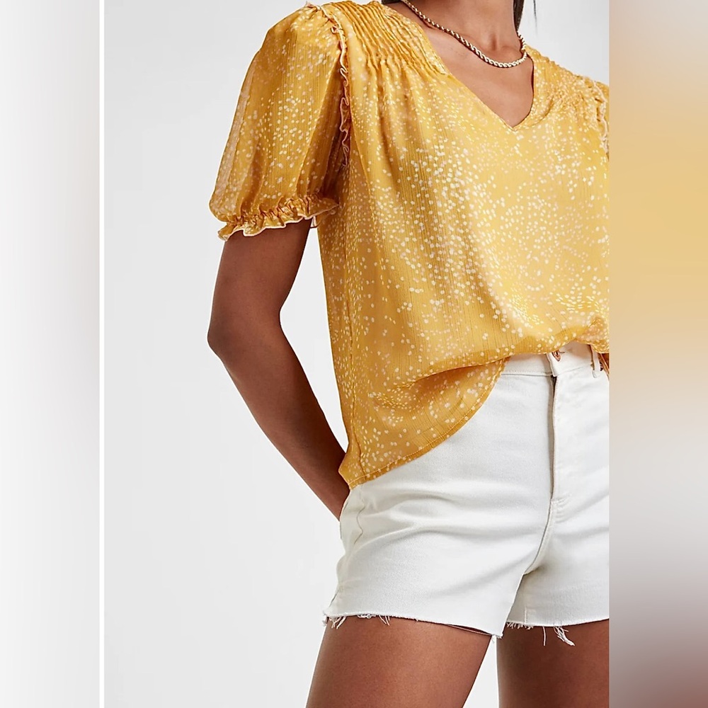 Printed Puff Sleeve V-Neck Top in Yellow Print Size M